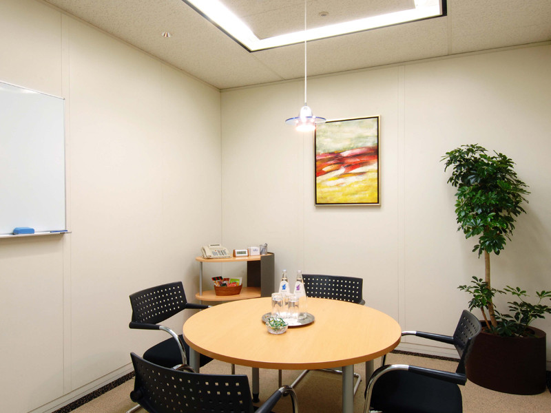 リージャス新宿パークタワーの画像「貸し会議室4人」