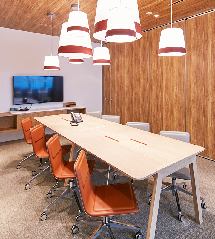 リージャスSPACES名古屋のオフィス内部の画像「会議室8名」