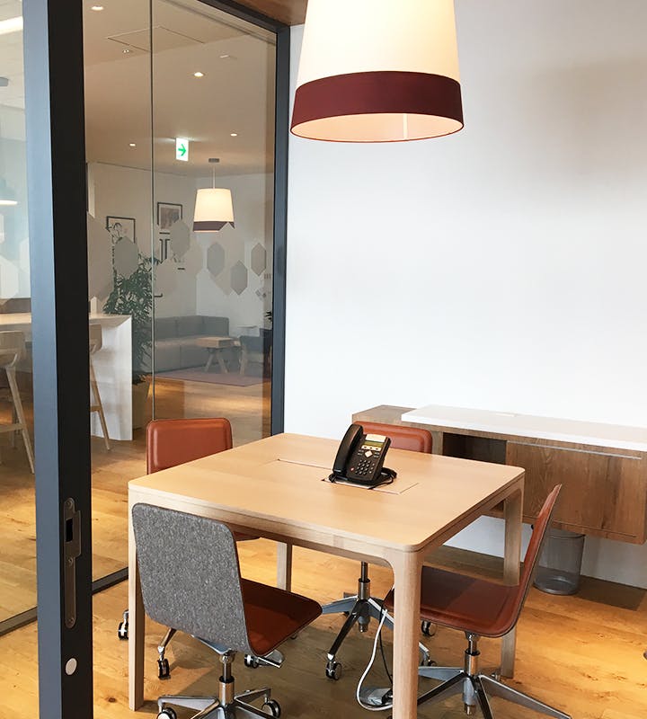 リージャスSPACES名古屋のオフィス内部の画像「会議室4名」