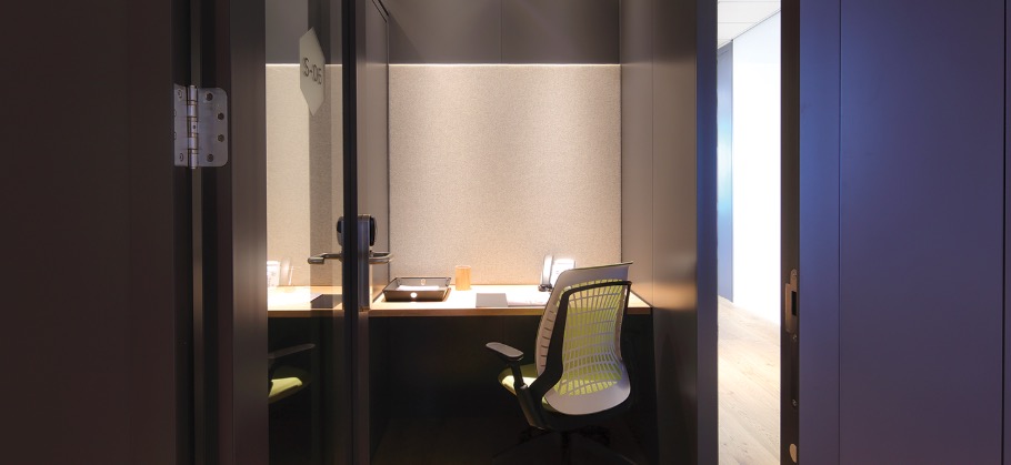 リージャスSPACES名古屋のオフィス内部の画像「ブース席」