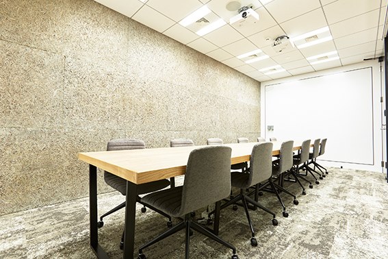 ワークスタイリング浜松町のオフィス内部の画像「8人会議室」