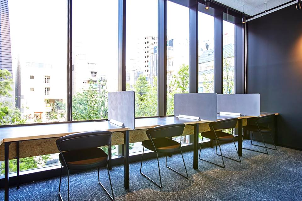 ワークスタイリング飯田橋のオフィス内部の画像「デスク席」