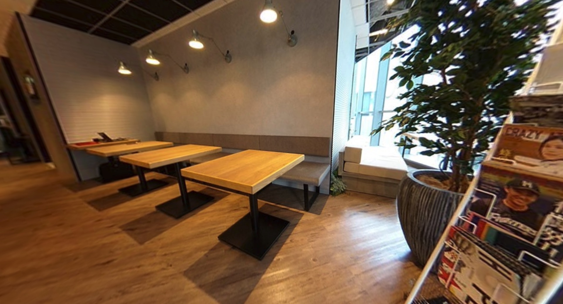 ワークスタイリング浜松町のオフィス内部の画像「オープンスペーステーブル席」