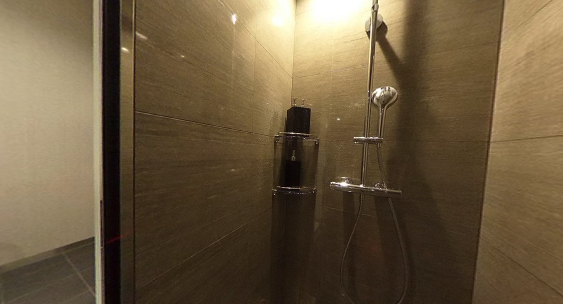 ワークスタイリング六本木ミッドタウンのオフィス内部の画像「シャワールーム」