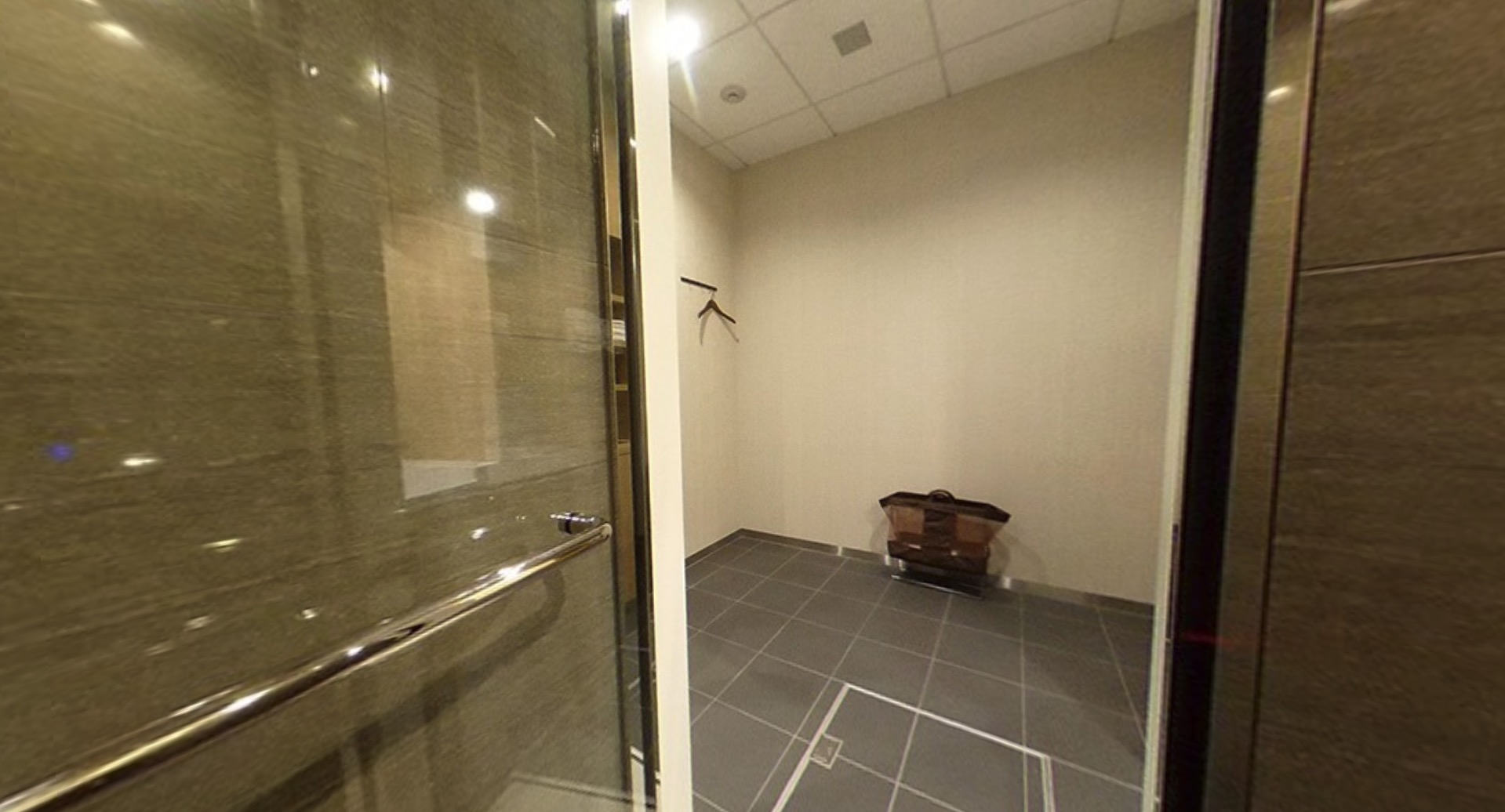 ワークスタイリング六本木ミッドタウンのオフィス内部の画像「シャワールーム2」