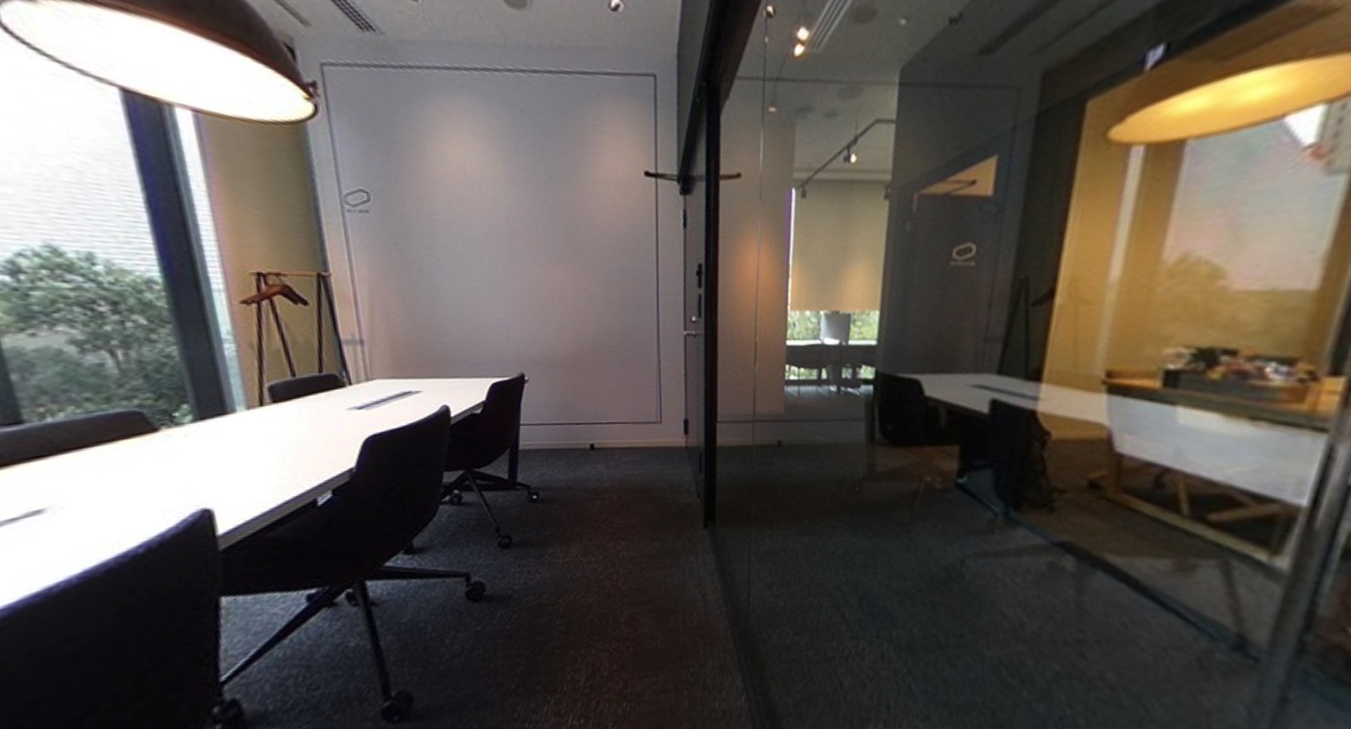ワークスタイリング飯田橋のオフィス内部の画像「会議室10人」