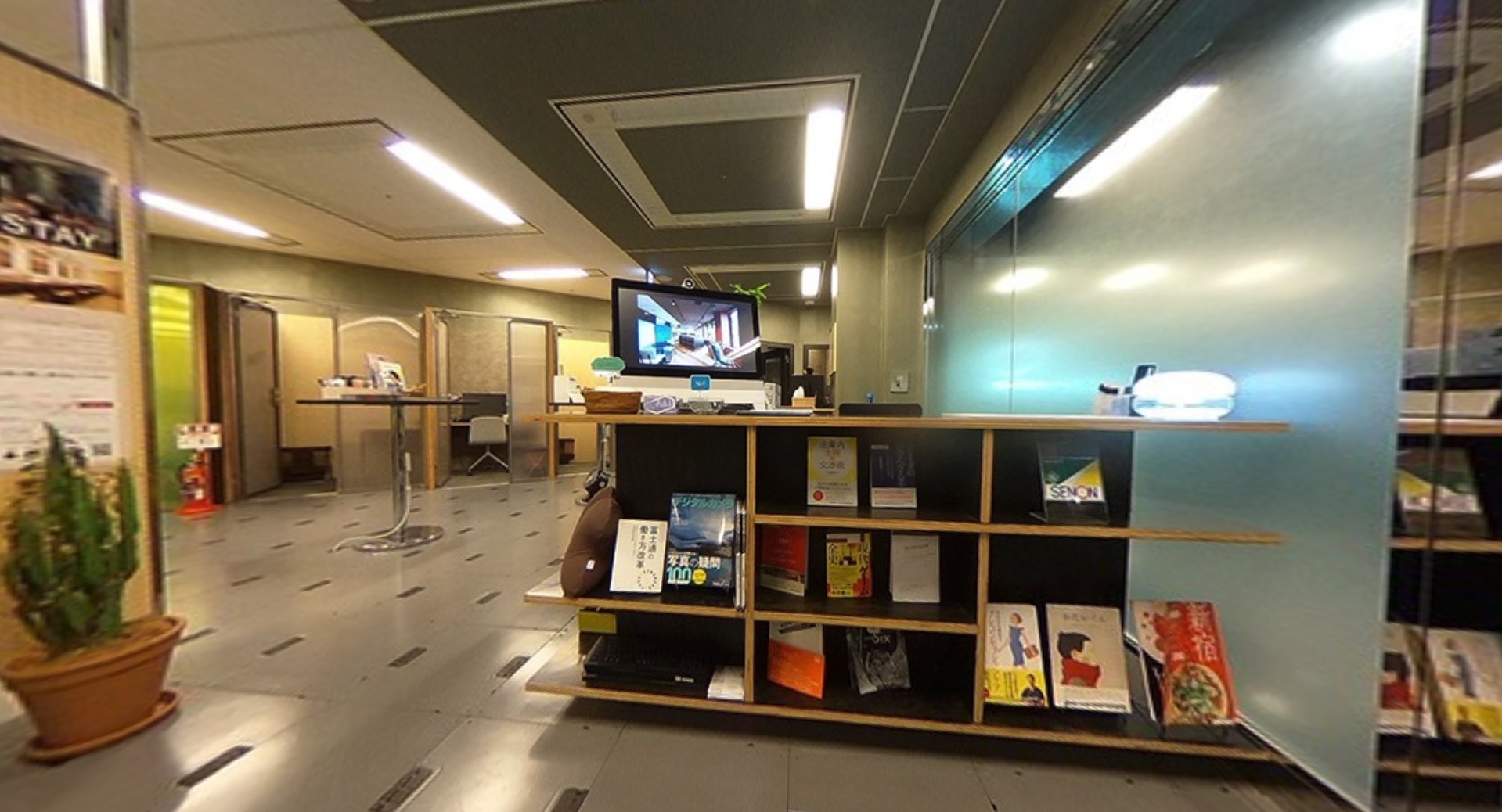 ワークスタイリング新宿西口のオフィス内部の画像「フロント」