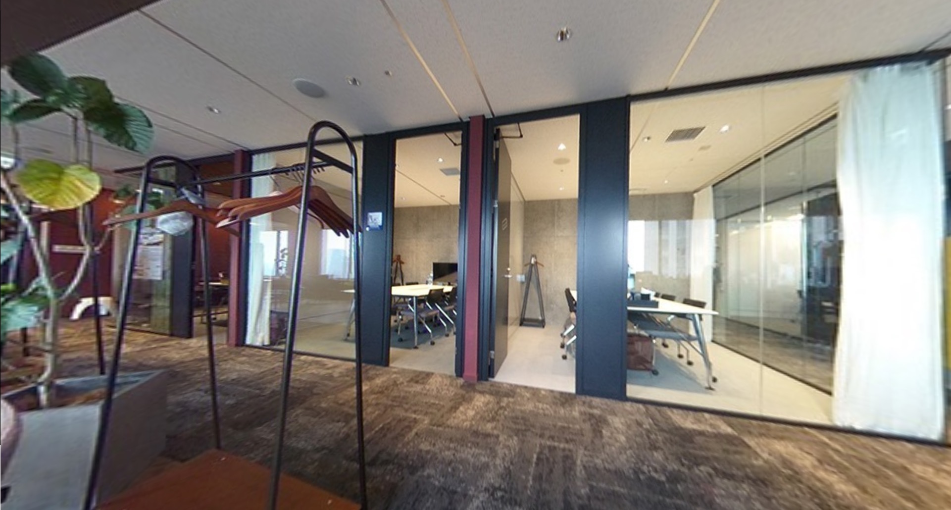 ワークスタイリング霞が関のオフィス内部の画像「会議室」