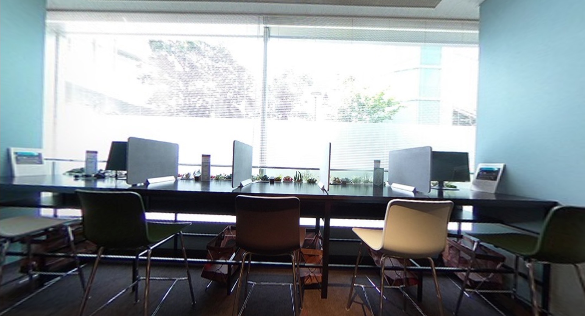 ワークスタイリング霞が関のオフィス内部の画像「デスク席」